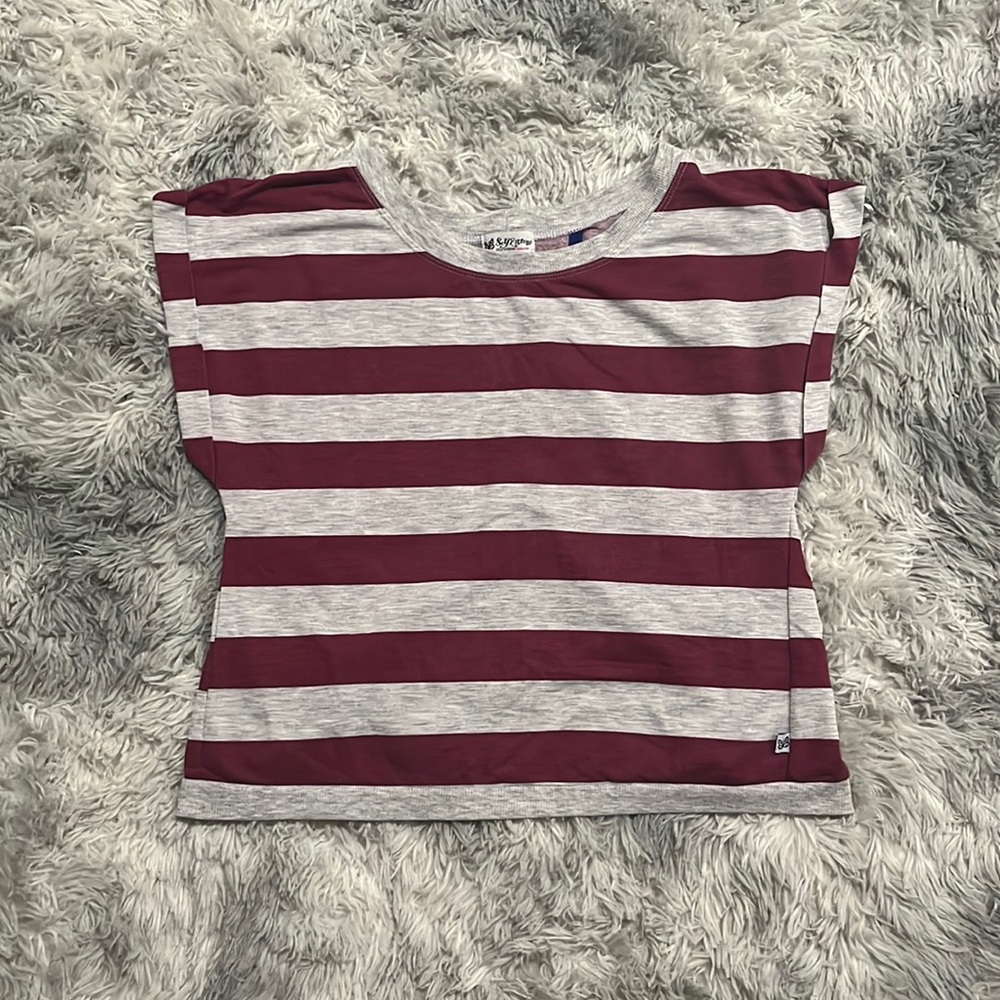 Striped t shirt with slightly open back